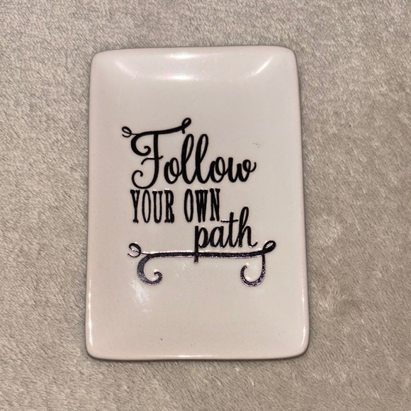 Thirty-One Follow Your Own Path Keepsake Tray - Picture 1 of 3